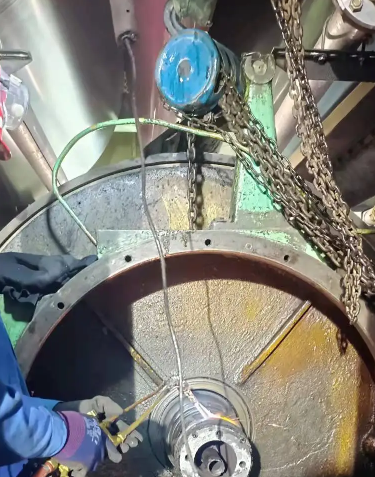 冠航手拉葫蘆用于軸承修復(fù)作業(yè)